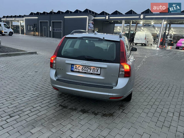 Сірий Вольво V50, об'ємом двигуна 2 л та пробігом 299 тис. км за 6100 $, фото 3 на Automoto.ua