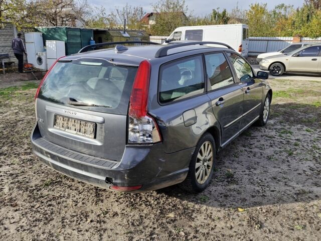 Серый Вольво В50, объемом двигателя 2 л и пробегом 322 тыс. км за 1650 $, фото 6 на Automoto.ua