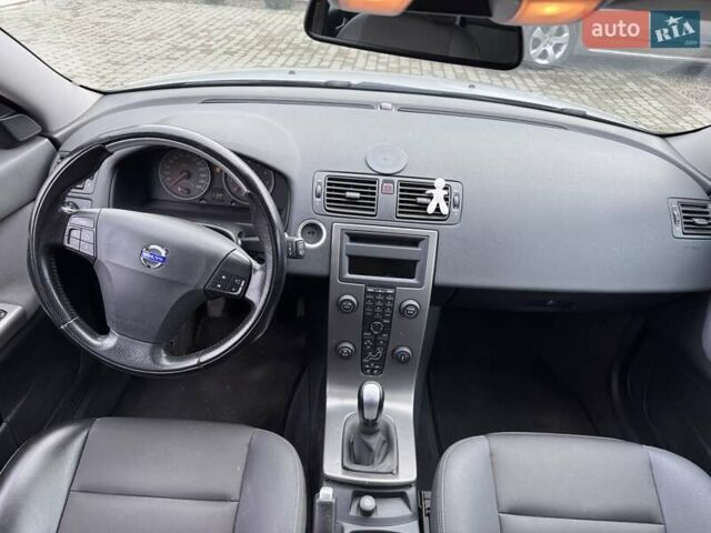 Серый Вольво В50, объемом двигателя 2 л и пробегом 213 тыс. км за 6500 $, фото 26 на Automoto.ua