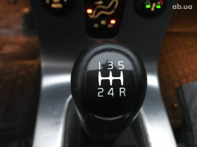 Серый Вольво В50, объемом двигателя 1.6 л и пробегом 367 тыс. км за 6490 $, фото 6 на Automoto.ua