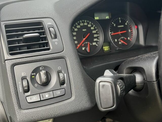 Сірий Вольво V50, об'ємом двигуна 1.6 л та пробігом 245 тис. км за 6300 $, фото 10 на Automoto.ua