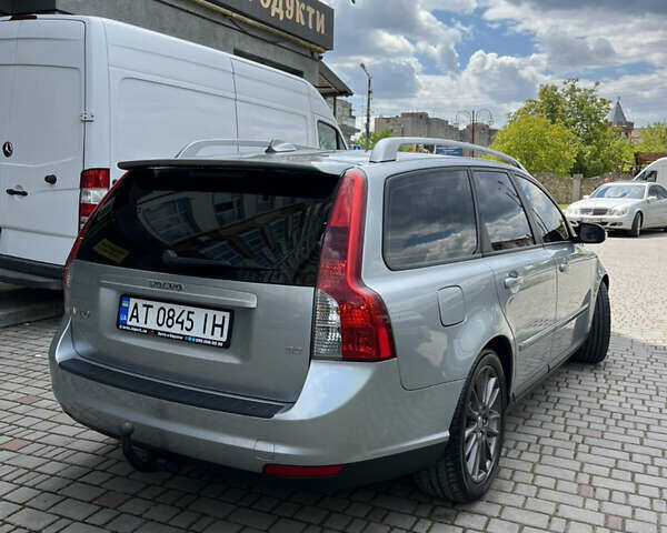 Серый Вольво В50, объемом двигателя 1.98 л и пробегом 216 тыс. км за 6400 $, фото 4 на Automoto.ua