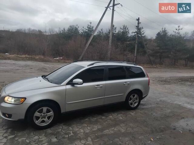 Сірий Вольво V50, об'ємом двигуна 1.56 л та пробігом 294 тис. км за 6800 $, фото 2 на Automoto.ua