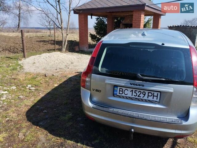 Серый Вольво В50, объемом двигателя 1.6 л и пробегом 230 тыс. км за 6300 $, фото 3 на Automoto.ua
