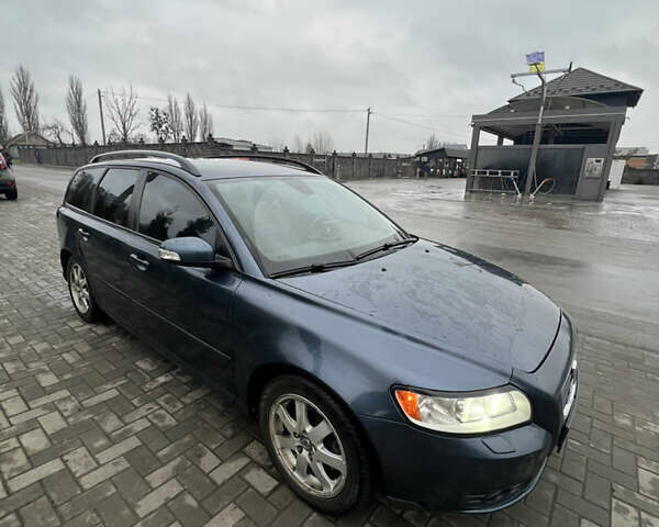 Серый Вольво В50, объемом двигателя 1.56 л и пробегом 389 тыс. км за 4950 $, фото 2 на Automoto.ua