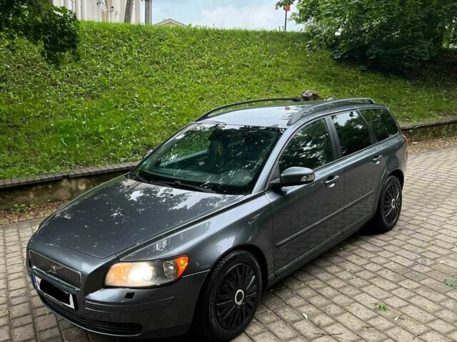 Серый Вольво В50, объемом двигателя 2 л и пробегом 235 тыс. км за 2574 $, фото 7 на Automoto.ua