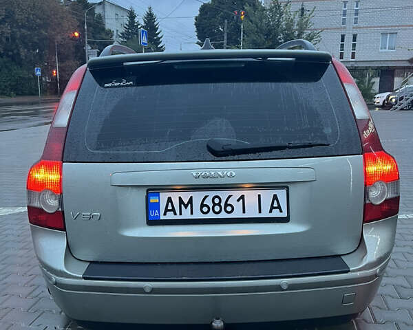 Серый Вольво В50, объемом двигателя 1.6 л и пробегом 280 тыс. км за 5800 $, фото 2 на Automoto.ua