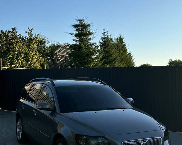 Серый Вольво В50, объемом двигателя 2 л и пробегом 261 тыс. км за 6600 $, фото 3 на Automoto.ua