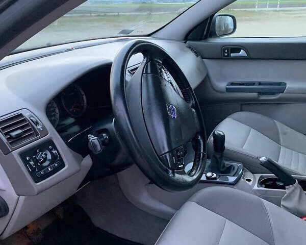 Сірий Вольво V50, об'ємом двигуна 2 л та пробігом 350 тис. км за 5500 $, фото 27 на Automoto.ua
