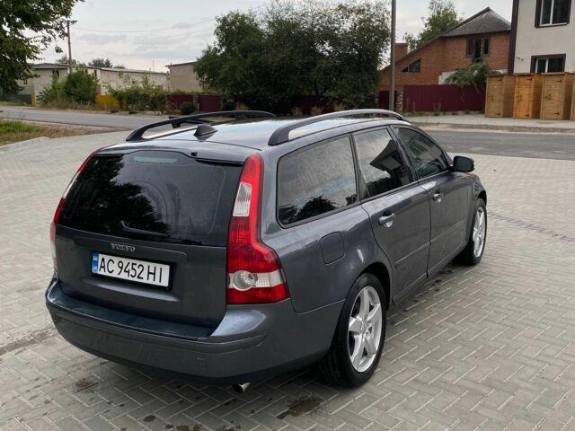Сірий Вольво V50, об'ємом двигуна 2.4 л та пробігом 281 тис. км за 6500 $, фото 2 на Automoto.ua