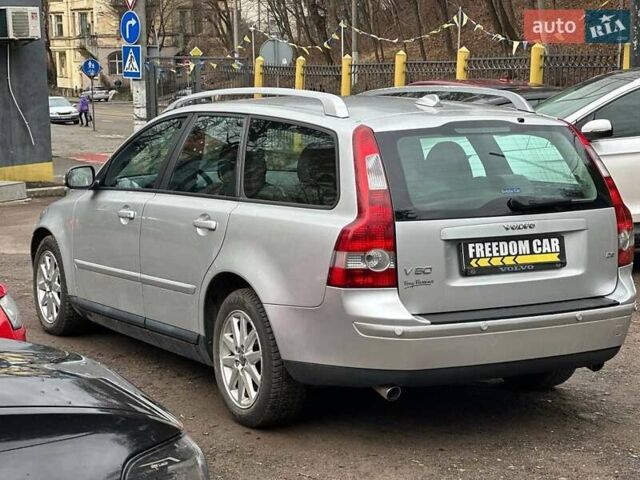 Серый Вольво В50, объемом двигателя 2.4 л и пробегом 278 тыс. км за 5700 $, фото 4 на Automoto.ua