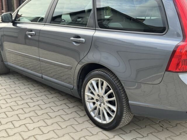 Серый Вольво В50, объемом двигателя 1.6 л и пробегом 225 тыс. км за 5950 $, фото 10 на Automoto.ua