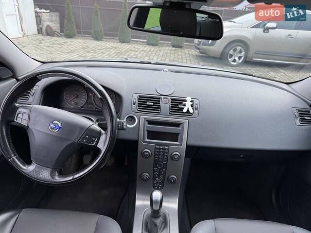Серый Вольво В50, объемом двигателя 2 л и пробегом 213 тыс. км за 6500 $, фото 28 на Automoto.ua