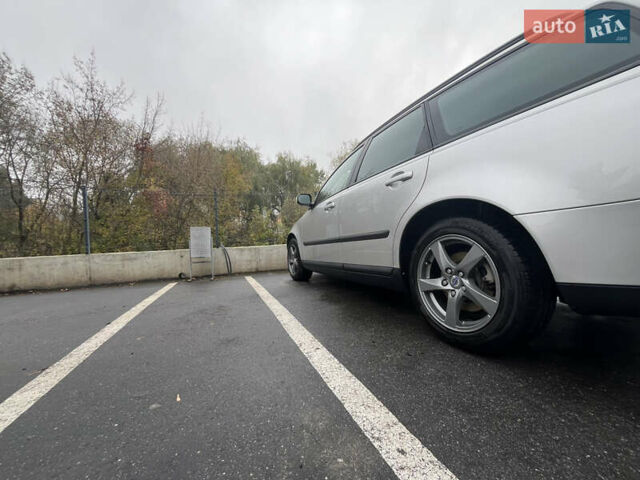 Сірий Вольво V50, об'ємом двигуна 1.56 л та пробігом 274 тис. км за 6200 $, фото 16 на Automoto.ua