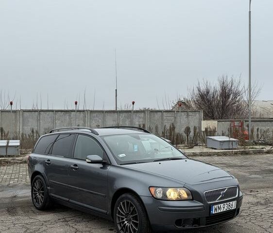 Серый Вольво В50, объемом двигателя 1.6 л и пробегом 300 тыс. км за 3250 $, фото 2 на Automoto.ua