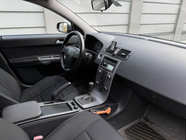 Серый Вольво В50, объемом двигателя 1.6 л и пробегом 225 тыс. км за 5950 $, фото 17 на Automoto.ua