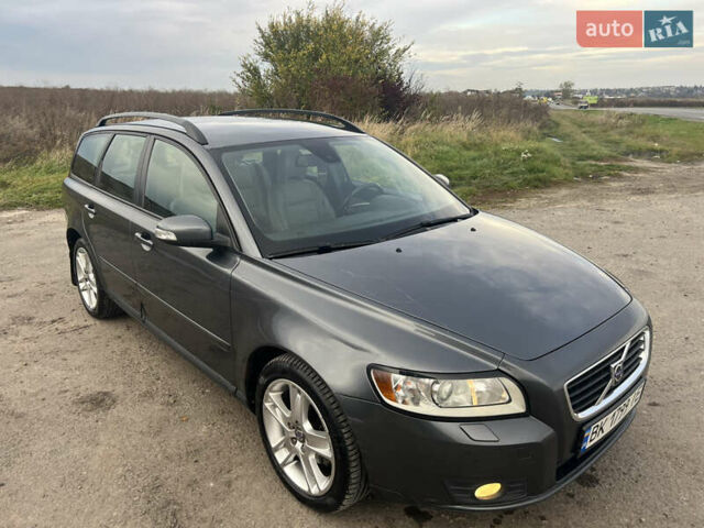 Серый Вольво В50, объемом двигателя 1.56 л и пробегом 320 тыс. км за 6000 $, фото 5 на Automoto.ua