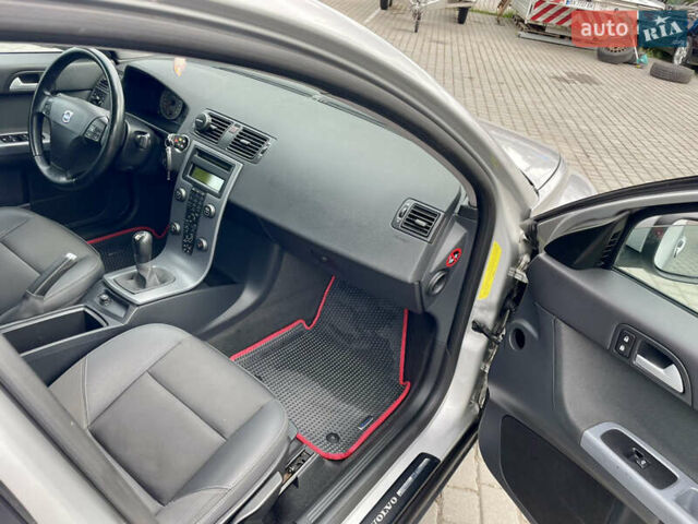 Сірий Вольво V50, об'ємом двигуна 1.6 л та пробігом 234 тис. км за 6000 $, фото 9 на Automoto.ua