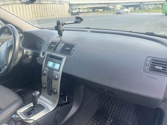 Серый Вольво В50, объемом двигателя 2.4 л и пробегом 3 тыс. км за 3000 $, фото 2 на Automoto.ua