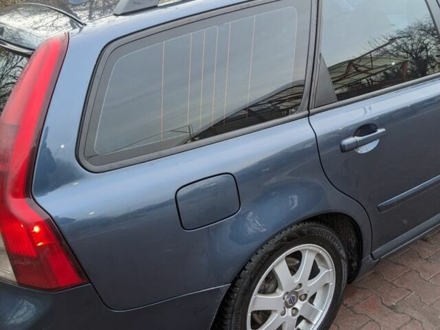 Серый Вольво В50, объемом двигателя 1.6 л и пробегом 390 тыс. км за 5700 $, фото 3 на Automoto.ua