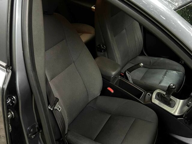 Серый Вольво В50, объемом двигателя 2 л и пробегом 235 тыс. км за 2574 $, фото 13 на Automoto.ua