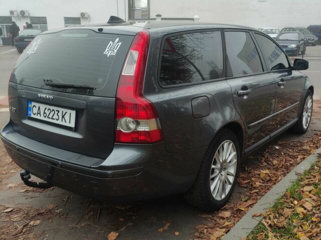 Серый Вольво В50, объемом двигателя 2 л и пробегом 342 тыс. км за 4200 $, фото 4 на Automoto.ua