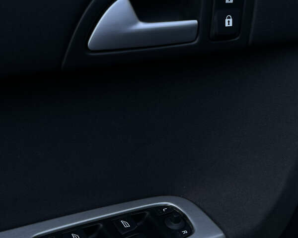 Серый Вольво В50, объемом двигателя 2 л и пробегом 261 тыс. км за 6600 $, фото 44 на Automoto.ua