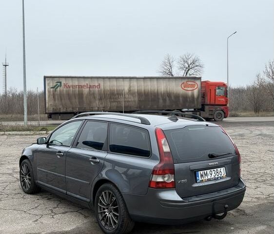Серый Вольво В50, объемом двигателя 1.6 л и пробегом 300 тыс. км за 3250 $, фото 5 на Automoto.ua