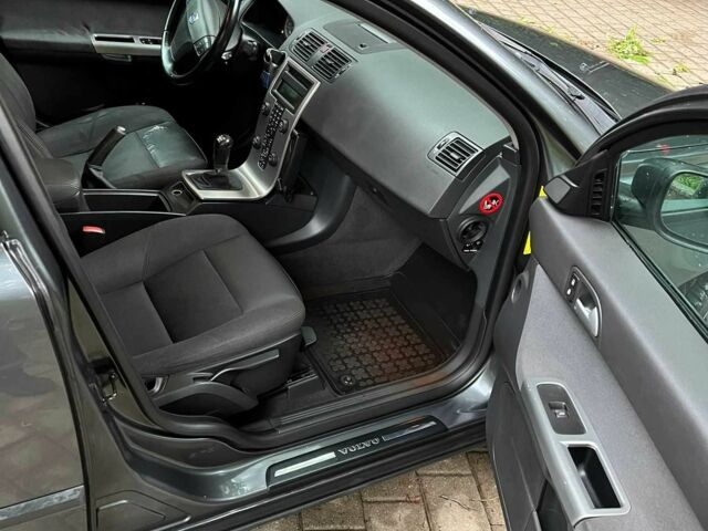 Серый Вольво В50, объемом двигателя 2 л и пробегом 235 тыс. км за 2574 $, фото 12 на Automoto.ua