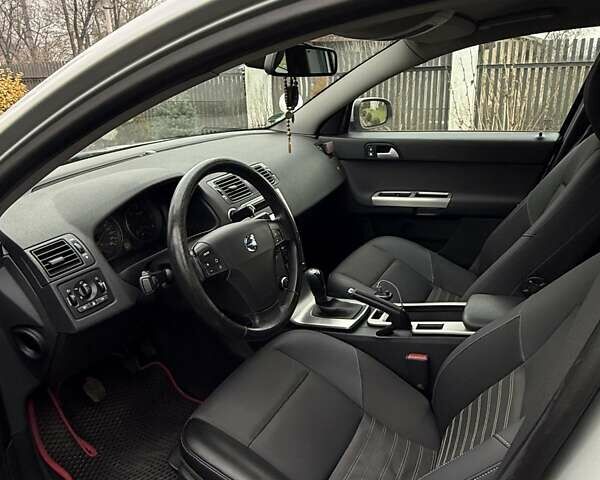 Сірий Вольво V50, об'ємом двигуна 1.56 л та пробігом 277 тис. км за 6700 $, фото 25 на Automoto.ua