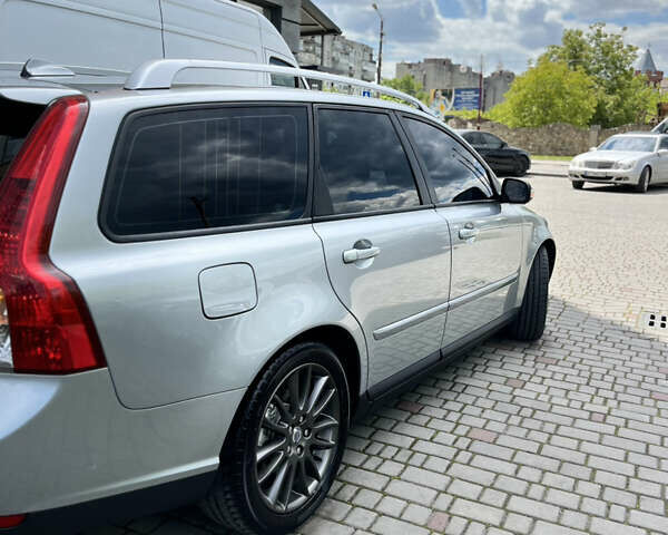 Серый Вольво В50, объемом двигателя 1.98 л и пробегом 216 тыс. км за 6400 $, фото 7 на Automoto.ua