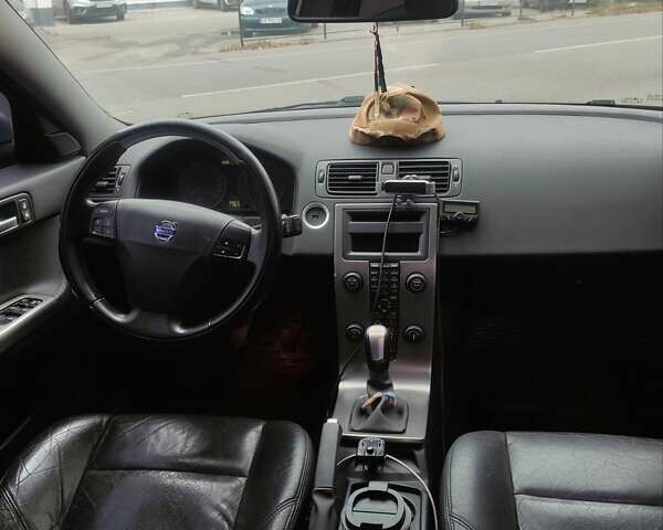 Серый Вольво В50, объемом двигателя 2 л и пробегом 342 тыс. км за 4200 $, фото 8 на Automoto.ua