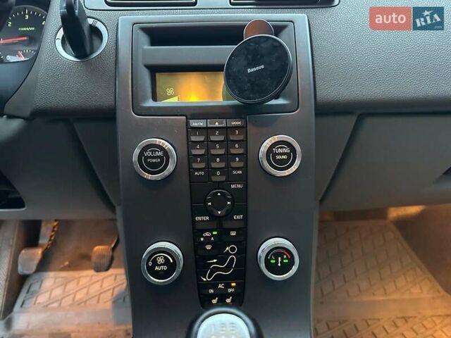 Сірий Вольво V50, об'ємом двигуна 2 л та пробігом 370 тис. км за 7140 $, фото 16 на Automoto.ua