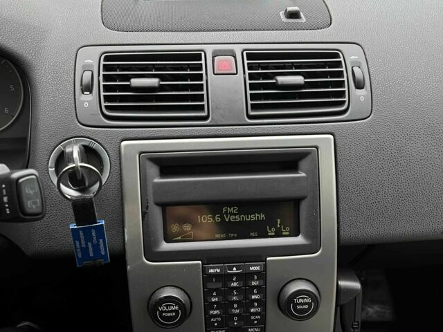 Серый Вольво В50, объемом двигателя 2 л и пробегом 235 тыс. км за 2574 $, фото 1 на Automoto.ua