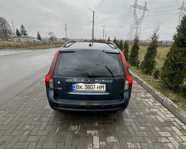 Серый Вольво В50, объемом двигателя 1.56 л и пробегом 389 тыс. км за 4950 $, фото 3 на Automoto.ua