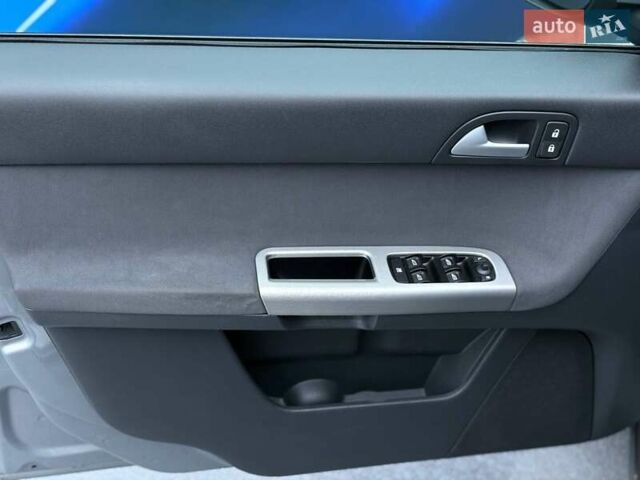 Серый Вольво В50, объемом двигателя 2 л и пробегом 212 тыс. км за 7999 $, фото 8 на Automoto.ua