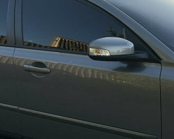 Серый Вольво В50, объемом двигателя 2 л и пробегом 261 тыс. км за 6600 $, фото 20 на Automoto.ua