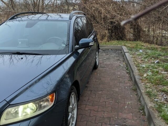 Серый Вольво В50, объемом двигателя 1.6 л и пробегом 390 тыс. км за 5700 $, фото 4 на Automoto.ua