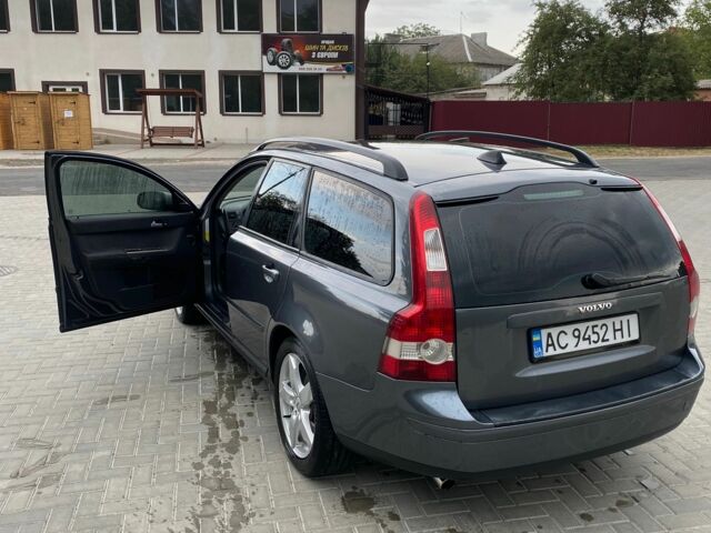 Сірий Вольво V50, об'ємом двигуна 2.4 л та пробігом 281 тис. км за 6500 $, фото 1 на Automoto.ua