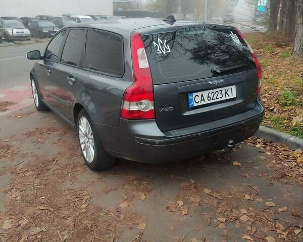 Серый Вольво В50, объемом двигателя 2 л и пробегом 342 тыс. км за 4200 $, фото 4 на Automoto.ua