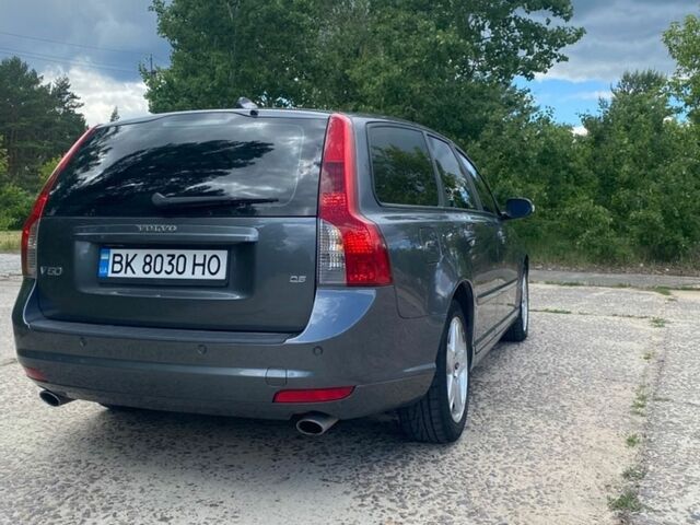 Сірий Вольво V50, об'ємом двигуна 2.4 л та пробігом 240 тис. км за 6500 $, фото 3 на Automoto.ua