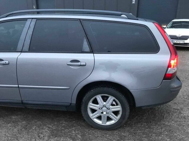 Серый Вольво В50, объемом двигателя 1.6 л и пробегом 367 тыс. км за 6490 $, фото 17 на Automoto.ua