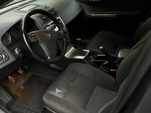 Серый Вольво В50, объемом двигателя 2 л и пробегом 235 тыс. км за 2574 $, фото 14 на Automoto.ua