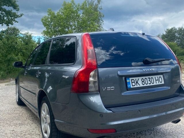 Сірий Вольво V50, об'ємом двигуна 2.4 л та пробігом 240 тис. км за 6000 $, фото 4 на Automoto.ua