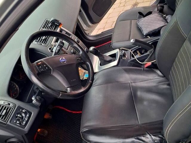 Сірий Вольво V50, об'ємом двигуна 2 л та пробігом 298 тис. км за 7000 $, фото 4 на Automoto.ua