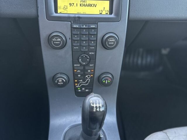 Серый Вольво В50, объемом двигателя 2 л и пробегом 299 тыс. км за 2950 $, фото 14 на Automoto.ua