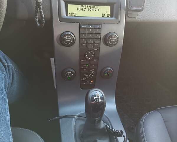 Серый Вольво В50, объемом двигателя 1.56 л и пробегом 286 тыс. км за 5700 $, фото 2 на Automoto.ua