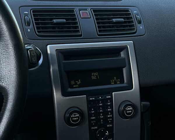 Серый Вольво В50, объемом двигателя 2 л и пробегом 261 тыс. км за 6600 $, фото 41 на Automoto.ua