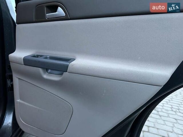 Сірий Вольво V50, об'ємом двигуна 2 л та пробігом 370 тис. км за 7140 $, фото 22 на Automoto.ua