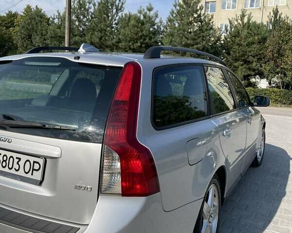 Серый Вольво В50, объемом двигателя 2 л и пробегом 285 тыс. км за 7000 $, фото 5 на Automoto.ua